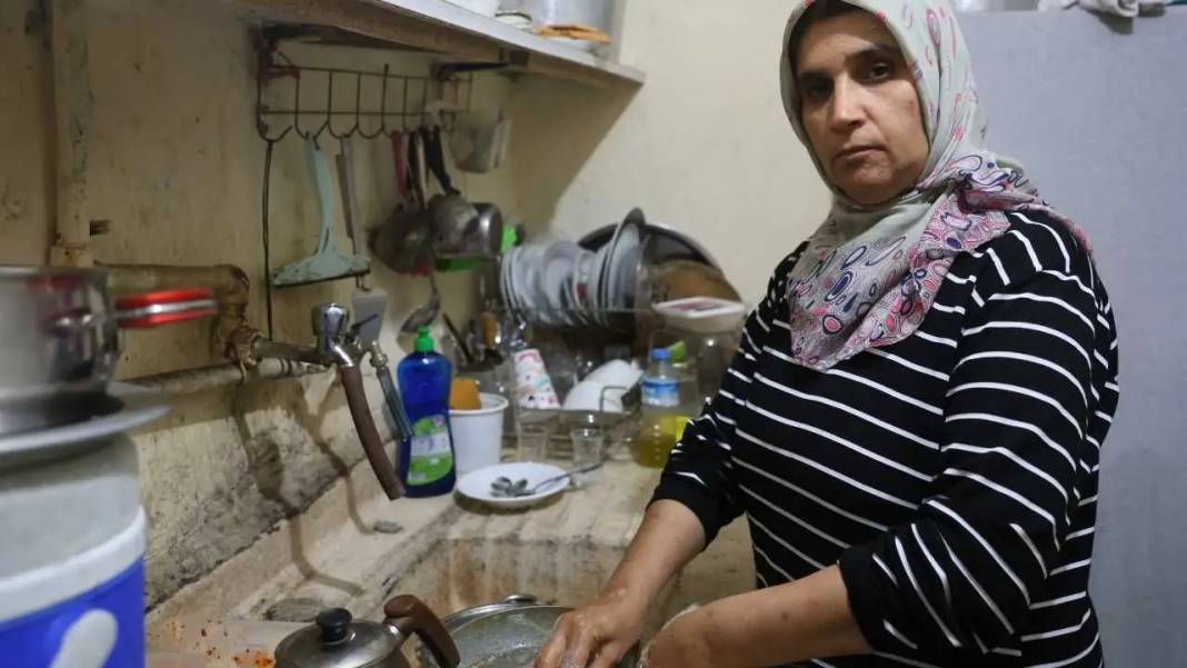 Hatay’da Tek Odalı Banyosuz Evde Yaşam Mücadelesi! 2